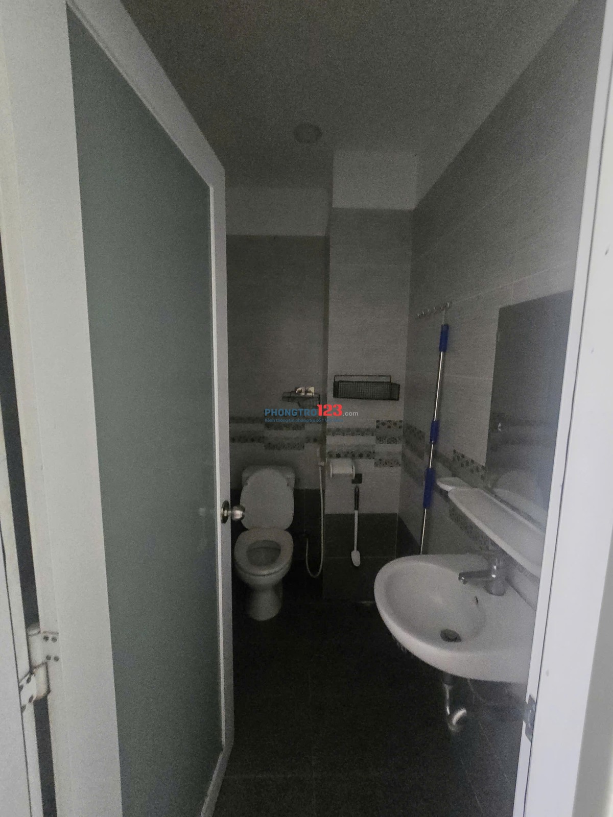 Cho thuê phòng trọ, diện tích 13,8 m2, có WC trong phòng