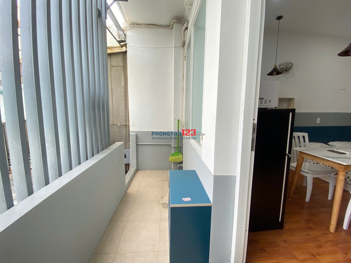 TRỌ BÌNH THẠNH GẦN NGÃ TƯ HÀNG XANH, Q1, Q3 - STUDIO 35m2 BAN CÔNG THOÁNG SÁNG - XÔ VIẾT NGHỆ TĨNH.