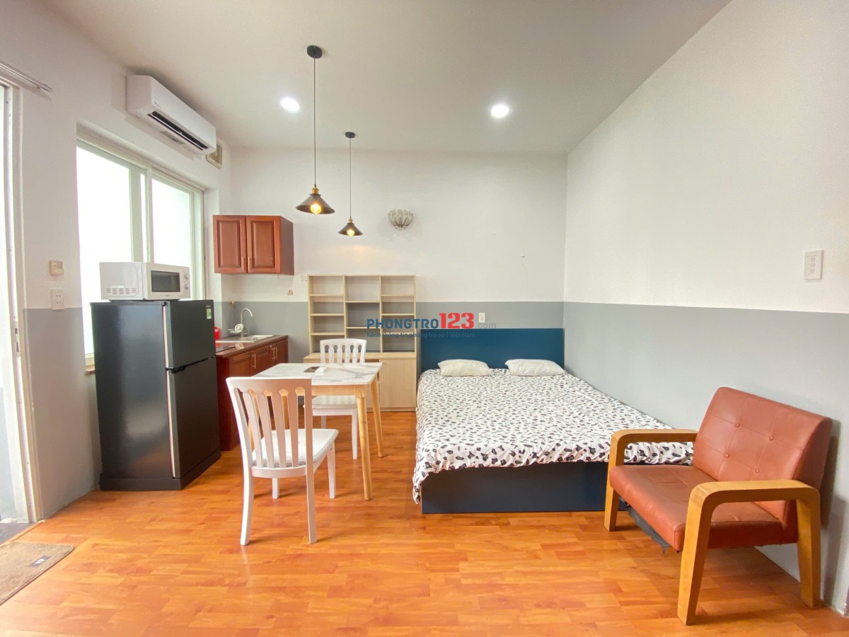 TRỌ BÌNH THẠNH GẦN NGÃ TƯ HÀNG XANH, Q1, Q3 - STUDIO 35m2 BAN CÔNG THOÁNG SÁNG - XÔ VIẾT NGHỆ TĨNH.
