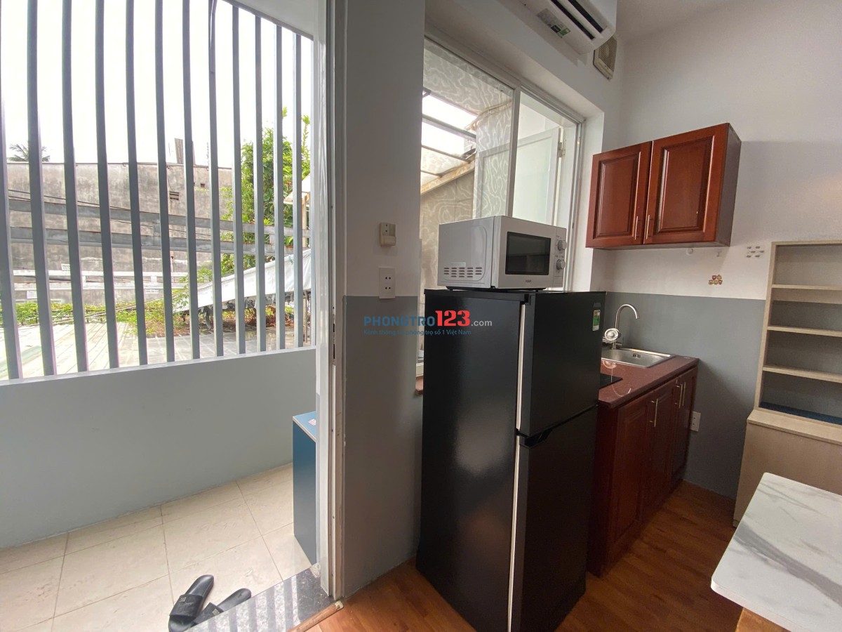 TRỌ BÌNH THẠNH GẦN NGÃ TƯ HÀNG XANH, Q1, Q3 - STUDIO 35m2 BAN CÔNG THOÁNG SÁNG - XÔ VIẾT NGHỆ TĨNH.