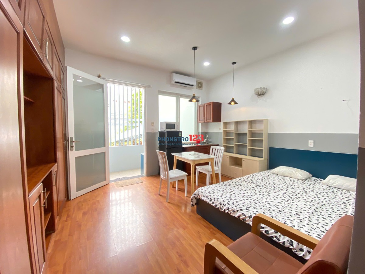 TRỌ BÌNH THẠNH GẦN NGÃ TƯ HÀNG XANH, Q1, Q3 - STUDIO 35m2 BAN CÔNG THOÁNG SÁNG - XÔ VIẾT NGHỆ TĨNH.