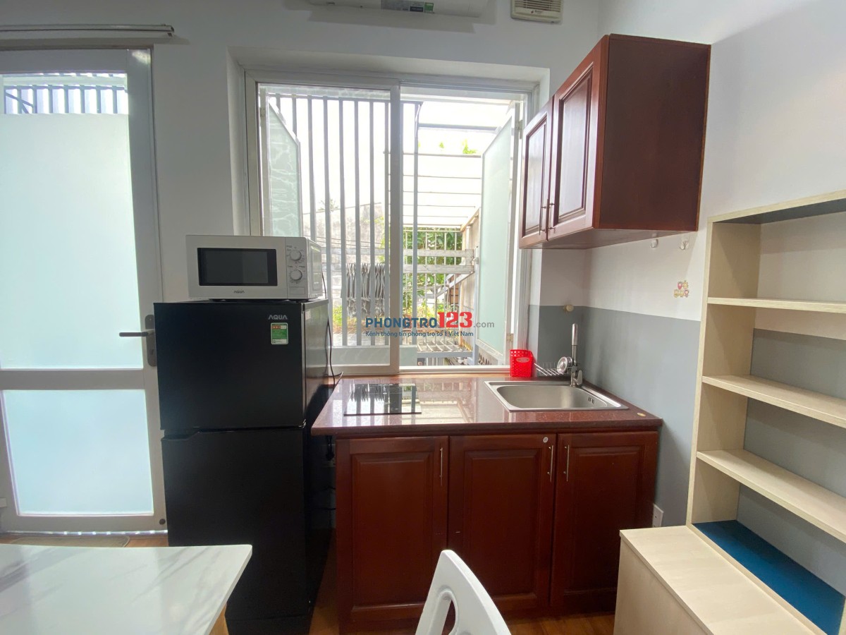 TRỌ BÌNH THẠNH GẦN NGÃ TƯ HÀNG XANH, Q1, Q3 - STUDIO 35m2 BAN CÔNG THOÁNG SÁNG - XÔ VIẾT NGHỆ TĨNH.