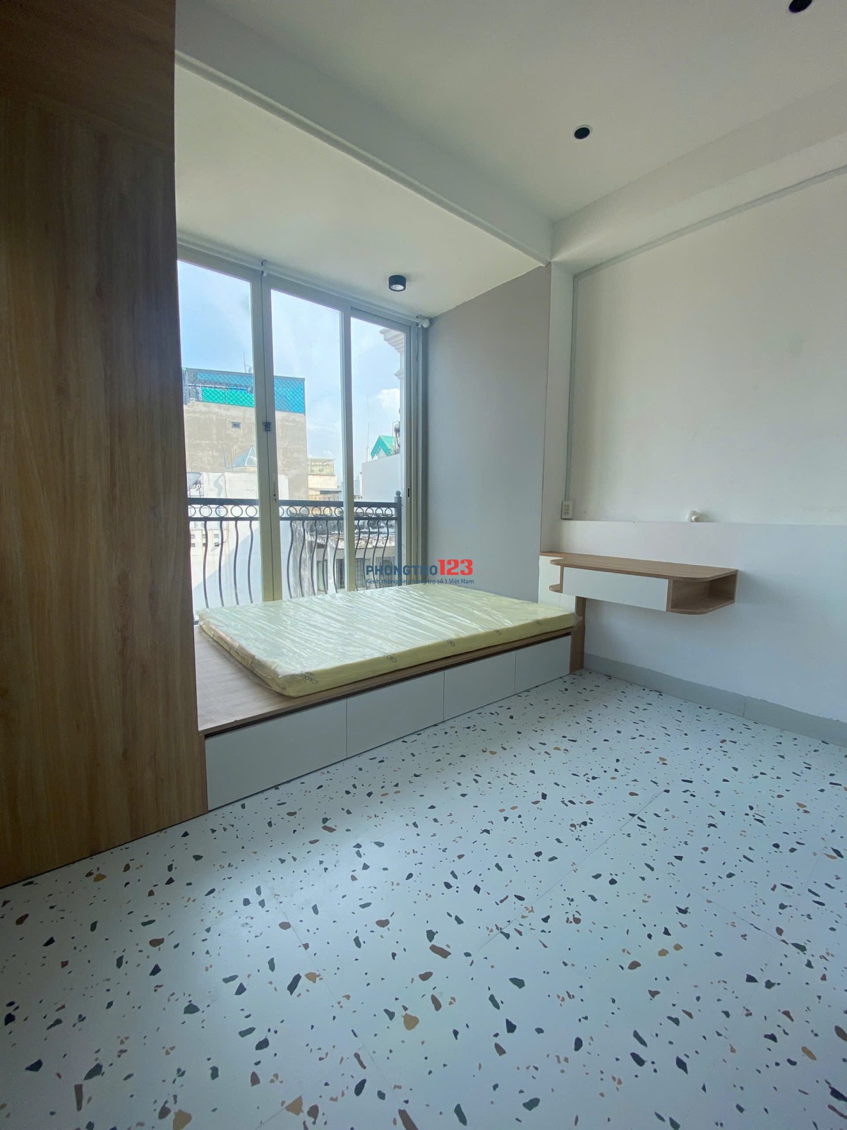 Cho Thuê Phòng Cửa sổ lớn siêu thoáng, tách bếp giá chỉ 5,5 triệu ngay khu Phan Xích Long, Phú Nhuận