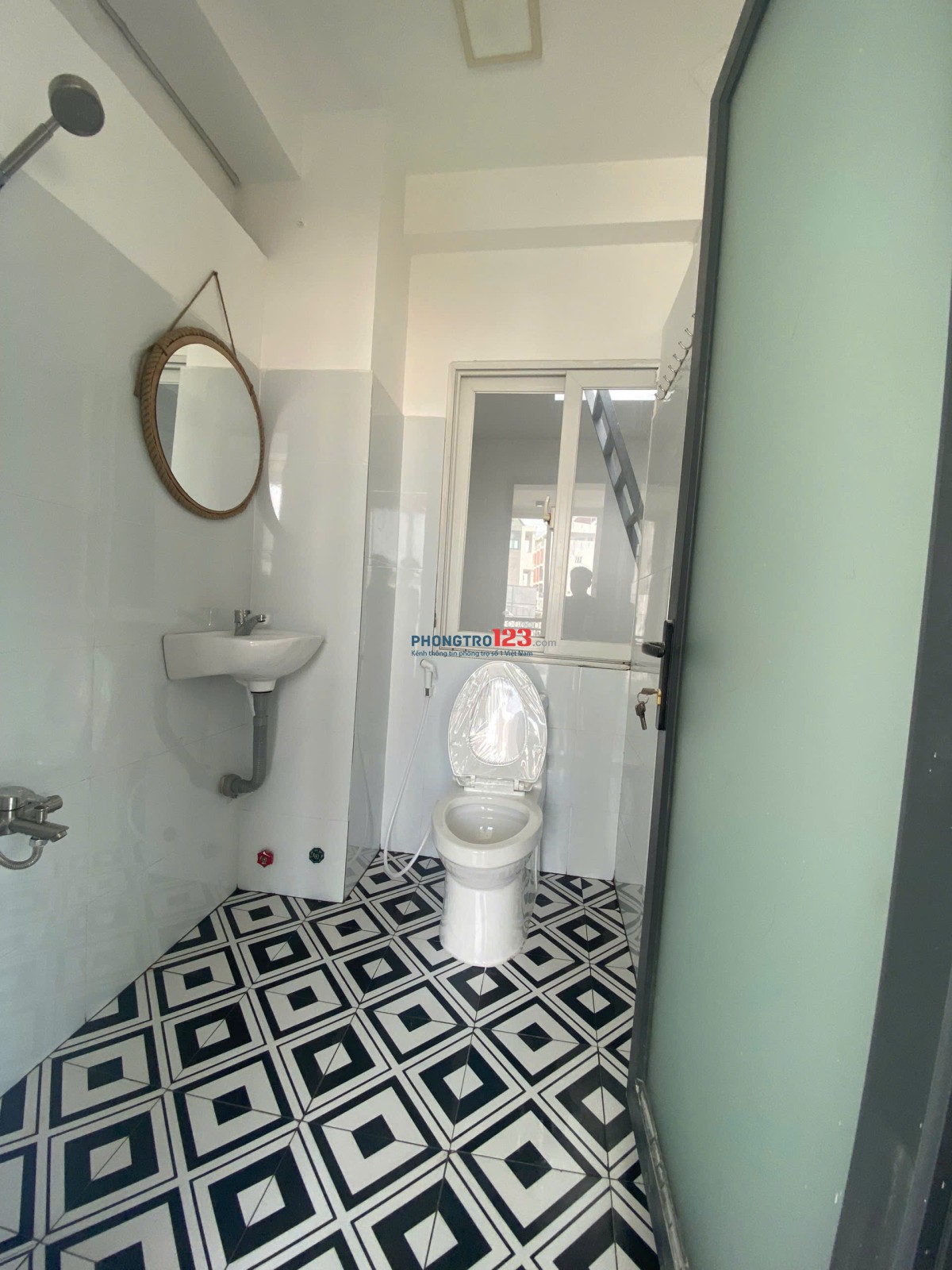 Cho Thuê Phòng Cửa sổ lớn siêu thoáng, tách bếp giá chỉ 5,5 triệu ngay khu Phan Xích Long, Phú Nhuận