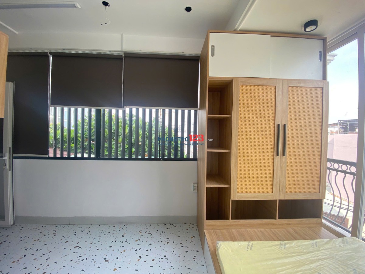 Cho Thuê Phòng Cửa sổ lớn siêu thoáng, tách bếp giá chỉ 5,5 triệu ngay khu Phan Xích Long, Phú Nhuận