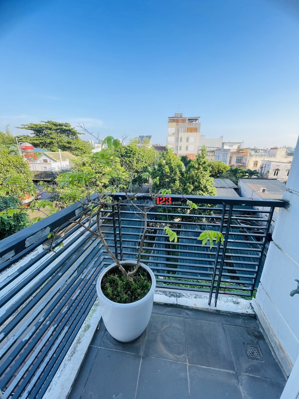 Vị trí thuận tiện, phòng đầy đủ nội thất, gần ngã 4 Thủ Đức, khu CNC