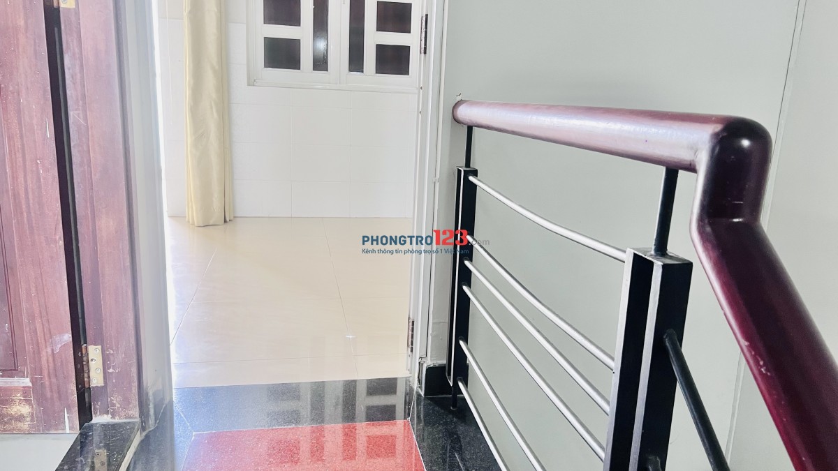 Cho Thuê Phòng Quận 1 có Cửa Sổ, Ban Công Lớn, FREE 1 xe máy, gần chợ Tân Định