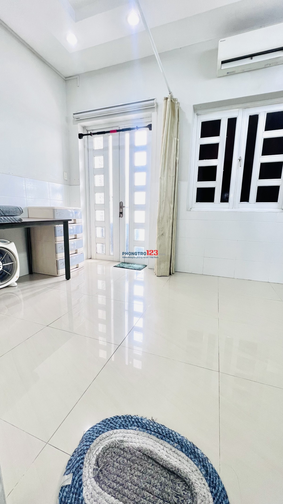 Cho Thuê Phòng Quận 1 có Cửa Sổ, Ban Công Lớn thoáng mát, sáng sủa, tiết kiệm điện
