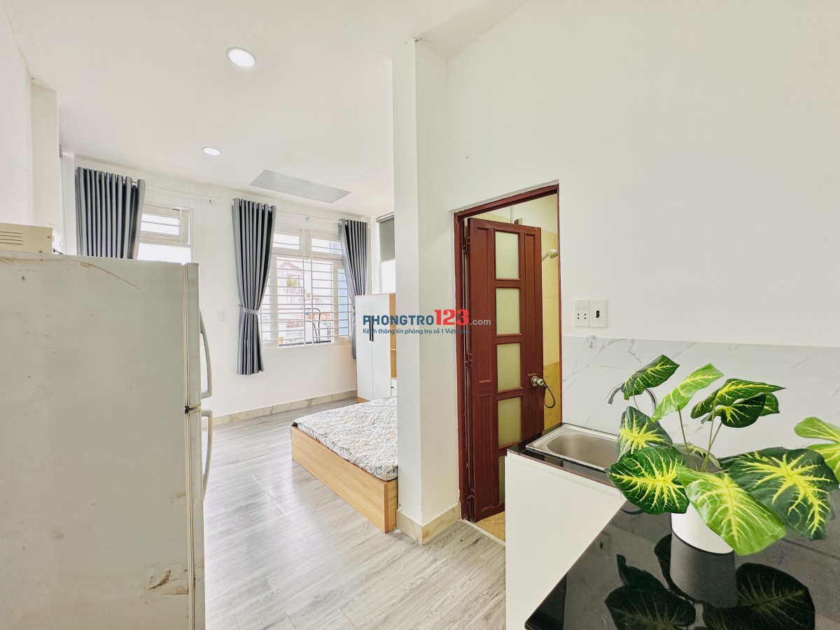 TRỐNG 2PHÒNG BAN CÔNG+CỬA SỔ GIẾNG TRỜI_FULL NỘI THẤT Ở LIỀN NGAY CHỢ PHẠM VĂN BẠCH_HUỲNH VĂN NGHỆ