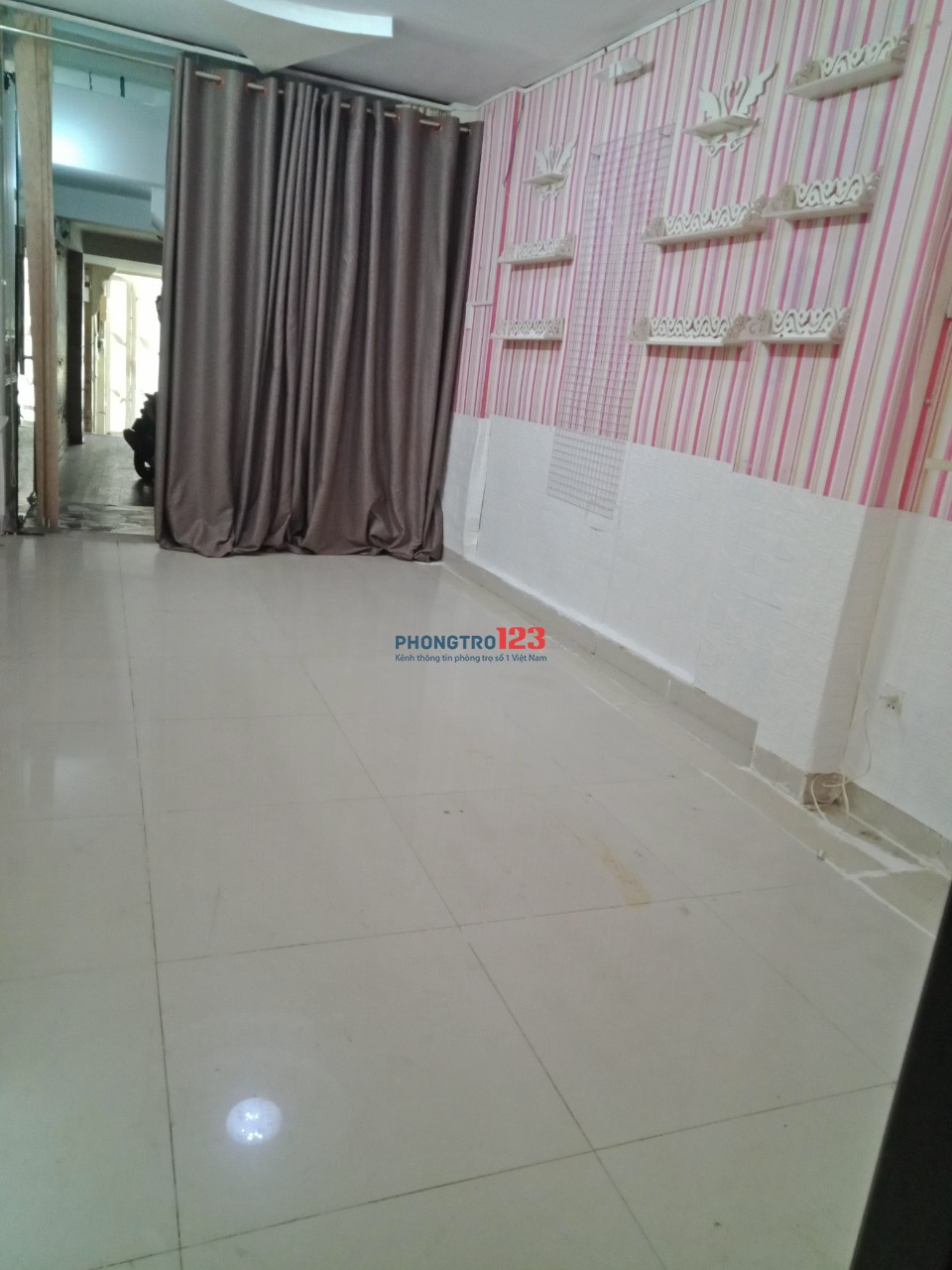 PHÒNG MÁY LẠNH SẠCH ĐẸP THOÁNG MÁT NGAY LÊ VĂN SỸ Q3