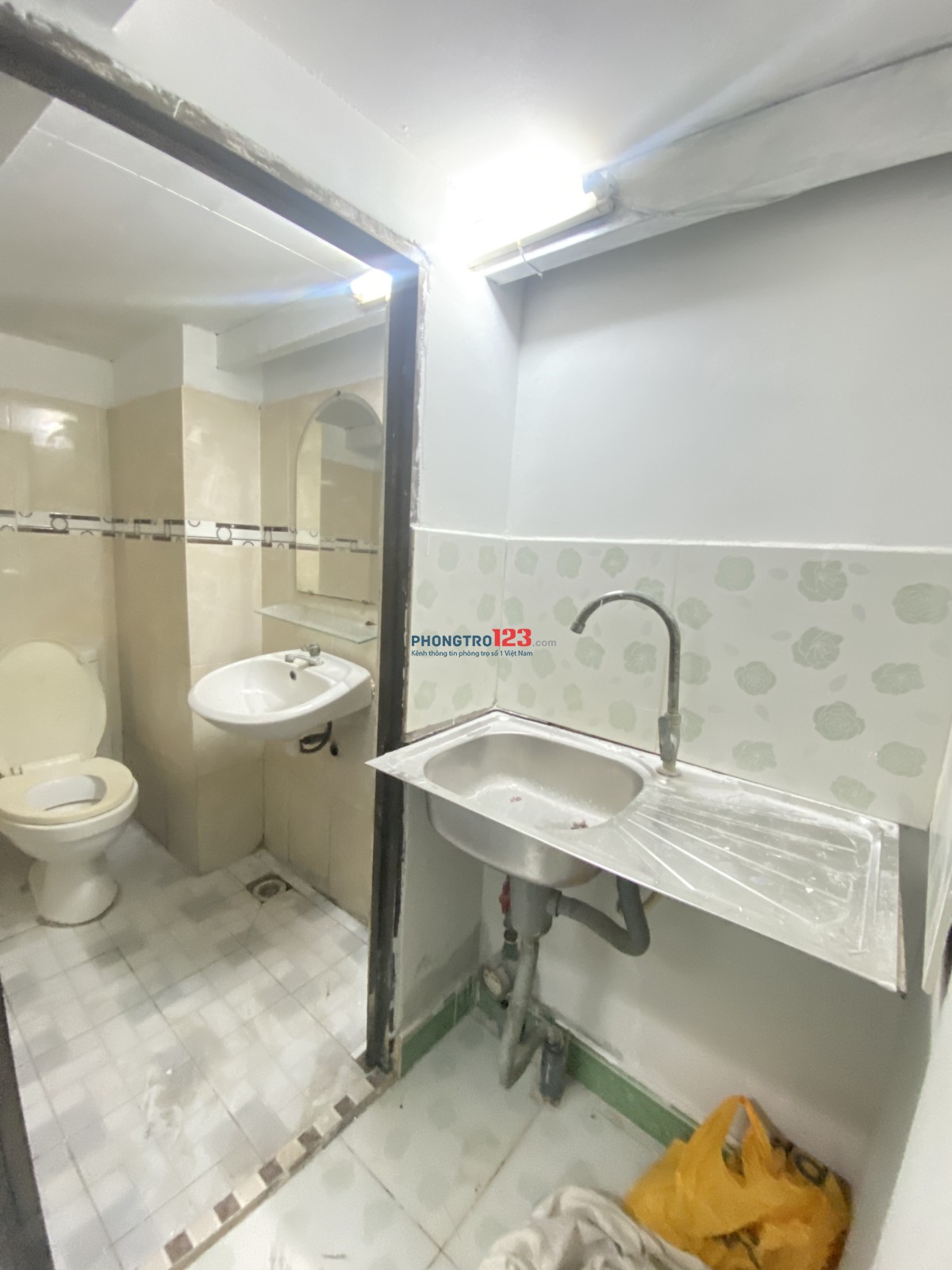 Phòng trọ Thân Nhân Trung - P13 giá rẻ gần Etown Cộng Hòa