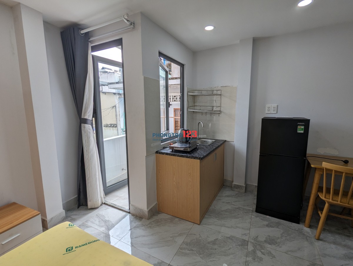 Phòng Trọ Ban Công Full Nội Thất 38m2 Chu Văn An Bình Thạnh Gần Hàng Xanh Chợ Bà Chiểu Quận 1