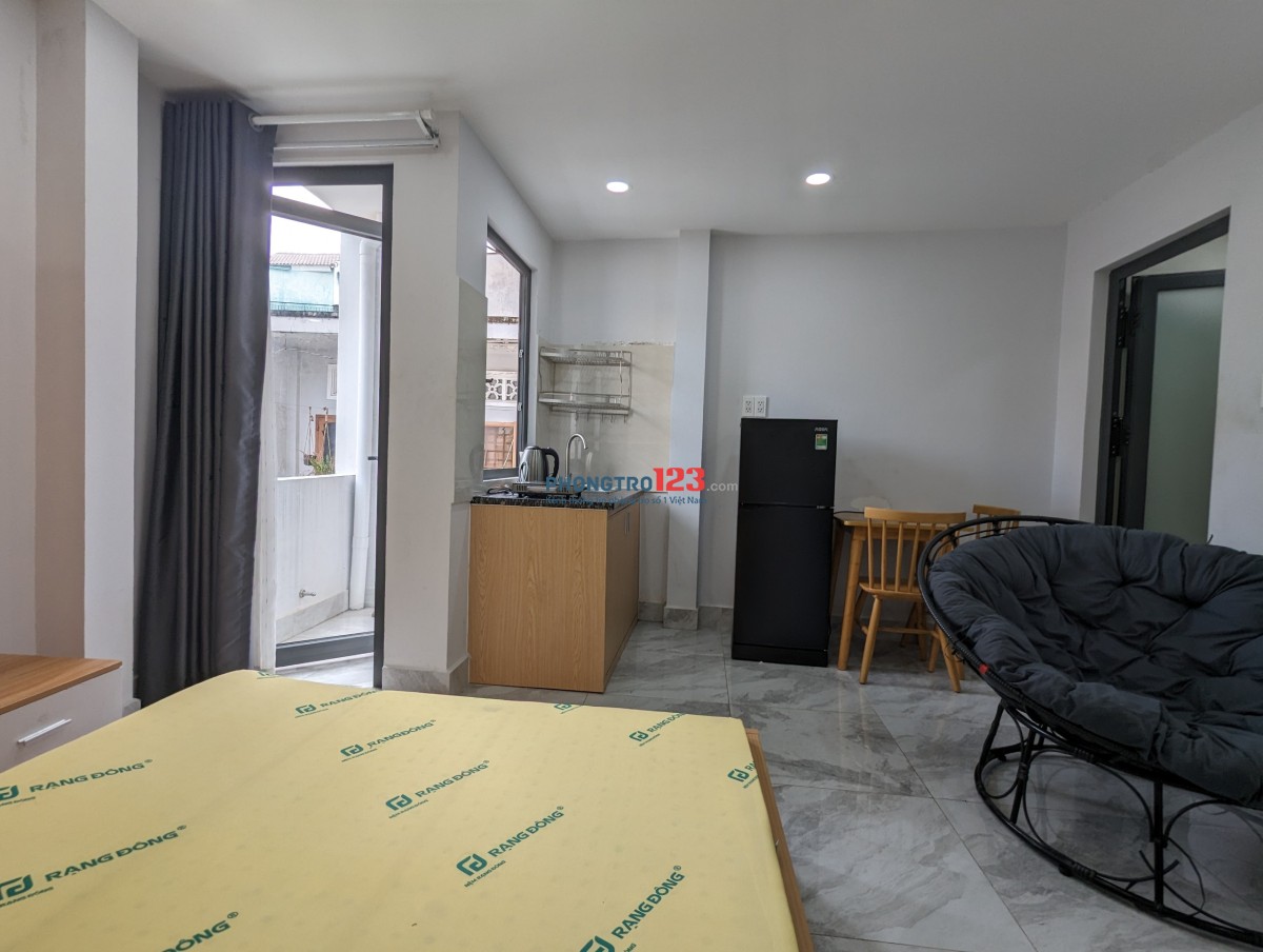 Phòng Trọ Ban Công Full Nội Thất 38m2 Chu Văn An Bình Thạnh Gần Hàng Xanh Chợ Bà Chiểu Quận 1