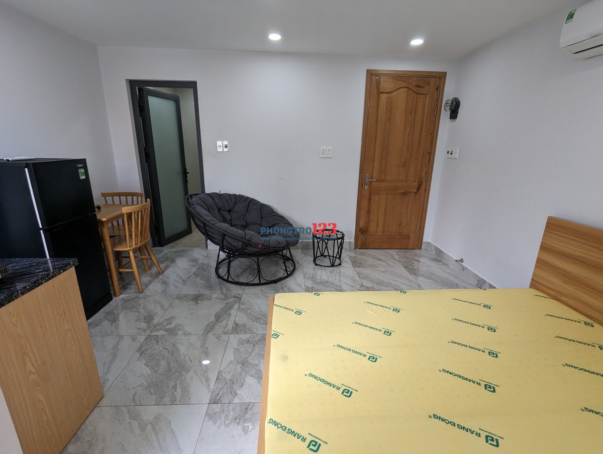 Phòng Trọ Ban Công Full Nội Thất 38m2 Chu Văn An Bình Thạnh Gần Hàng Xanh Chợ Bà Chiểu Quận 1