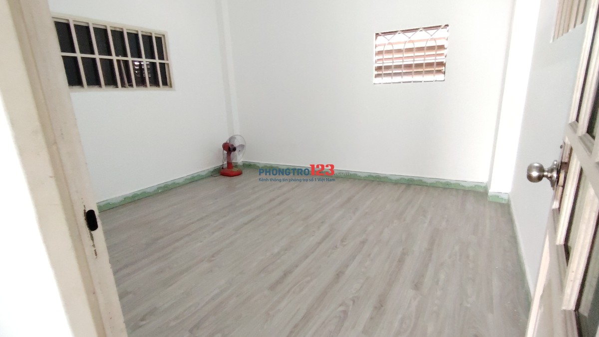 Nhà nguyên căn Giá Rẻ gần KCX Tân Thuân, hẻm 5m xe hơi 4 phòng ngủ