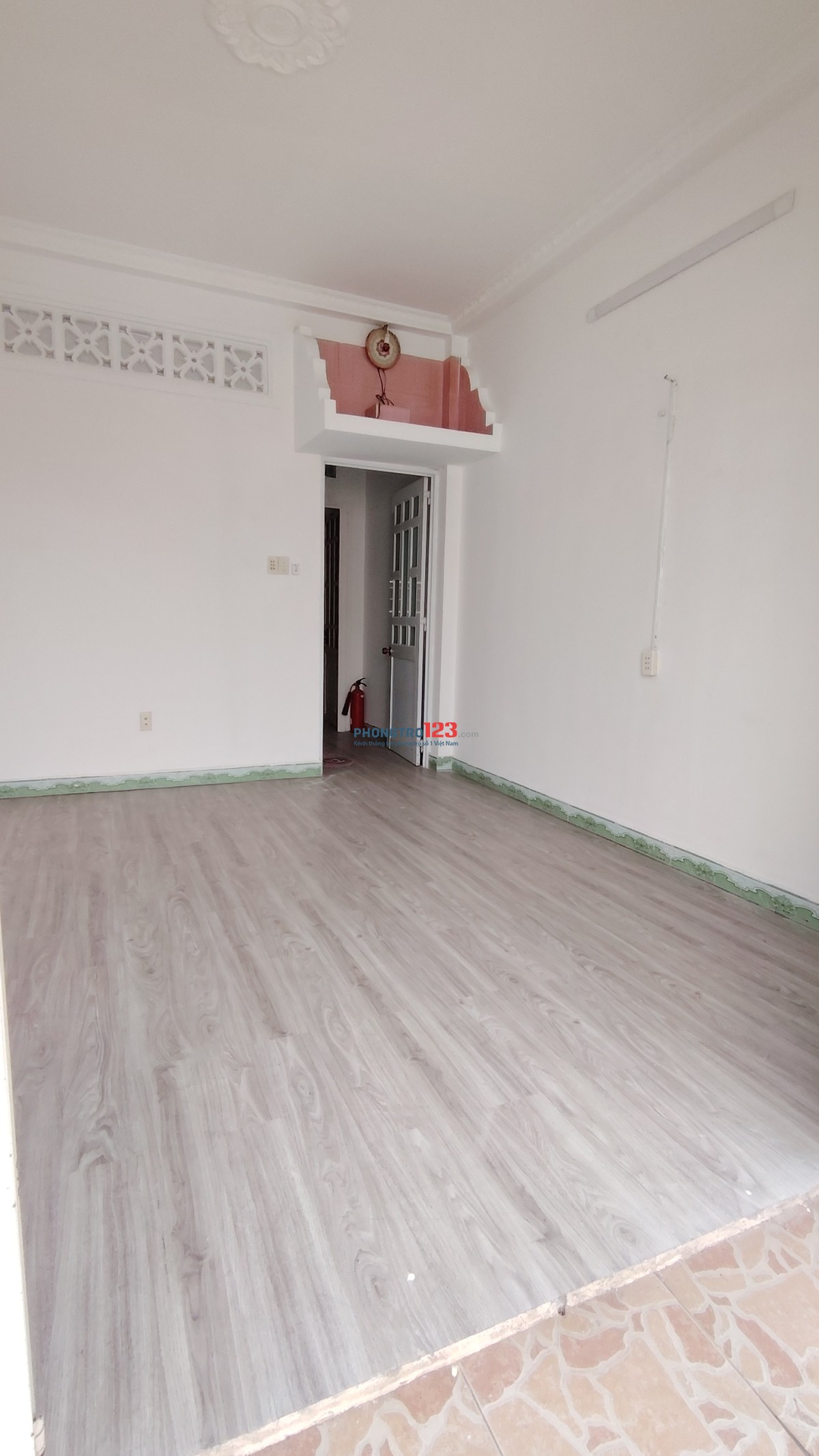 Nhà nguyên căn Giá Rẻ gần KCX Tân Thuân, hẻm 5m xe hơi 4 phòng ngủ