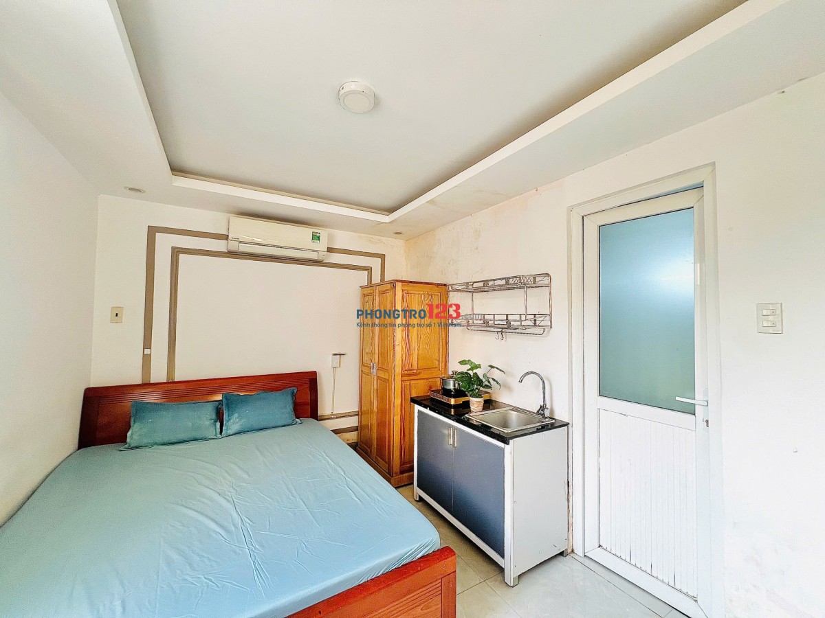 PHÒNG CỬA SỔ TRỜI CÓ THANG MÁY GẦN CÔNG VIÊN LÀNG HOA