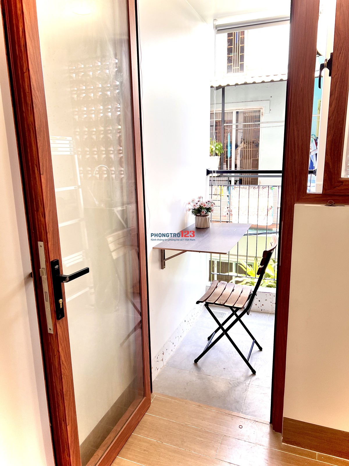 Cho thuê phòng trọ ban công tách bếp. Quận 3. Gần cầu công lý. Giá 5,7triệu