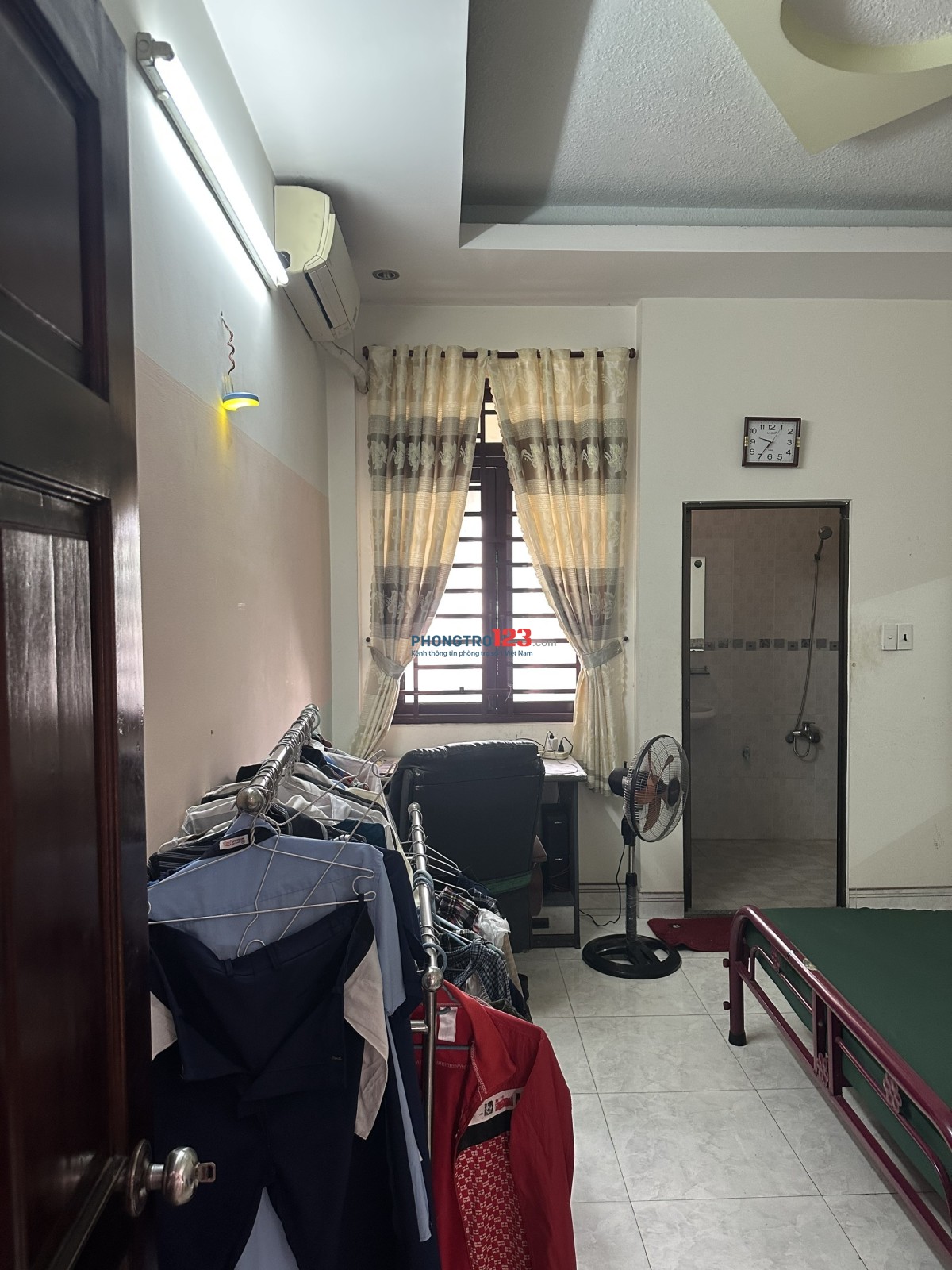 Cho Thuê Phòng Trọ 20m2, sach sẽ tiện nghi. Có máy lanh, giường, tủ, bếp đầy đủ.