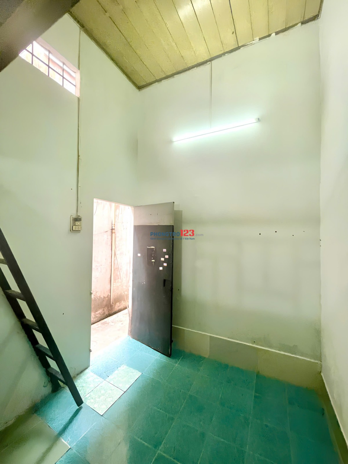 Phòng gác - cửa sổ, lầu trệt, kể bếp & tủ lạnh ngay Công Viên Văn Hóa