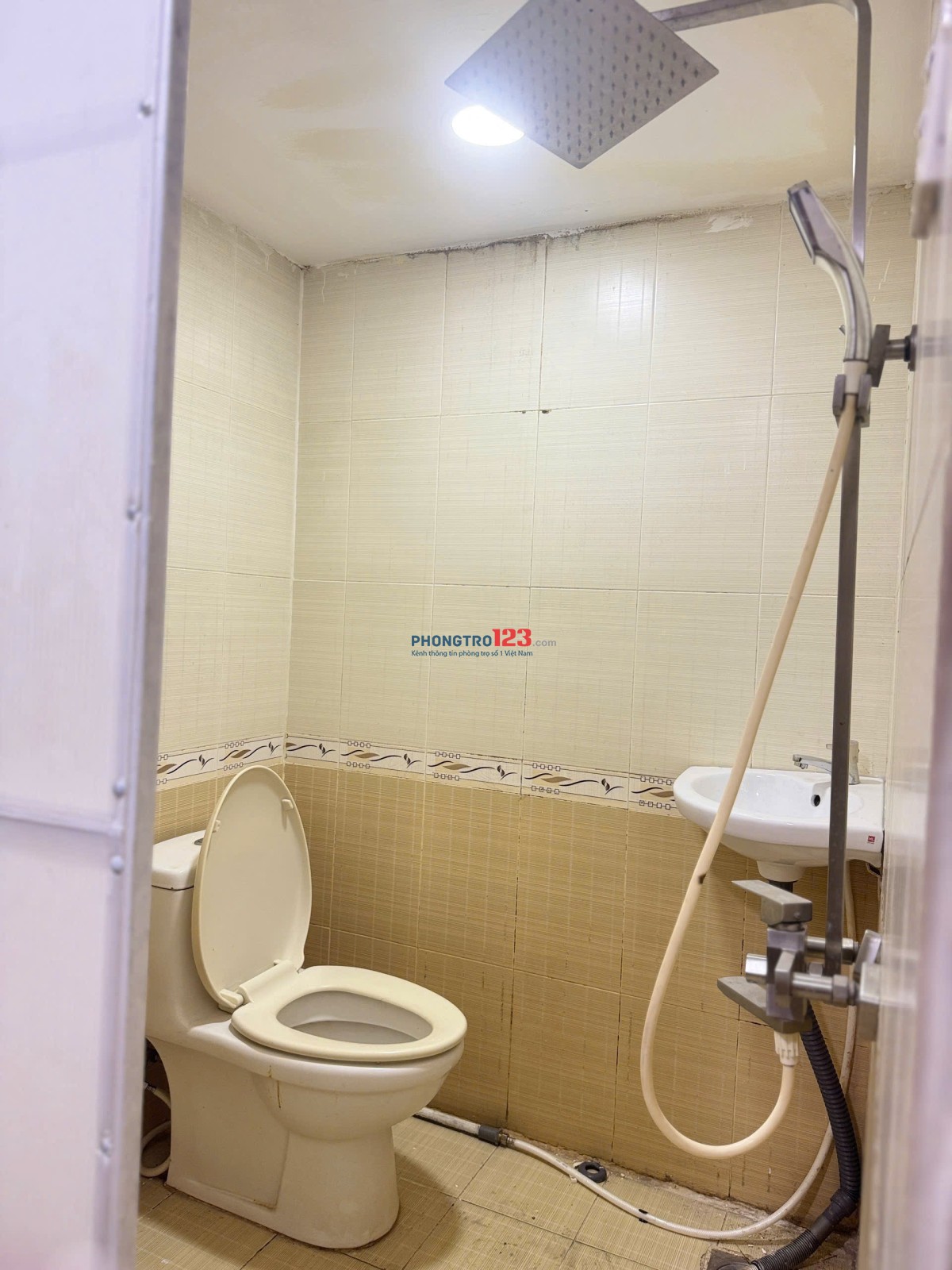 Cho thuê phòng giá rẻ cửa sổ trời KDC Trung Sơn