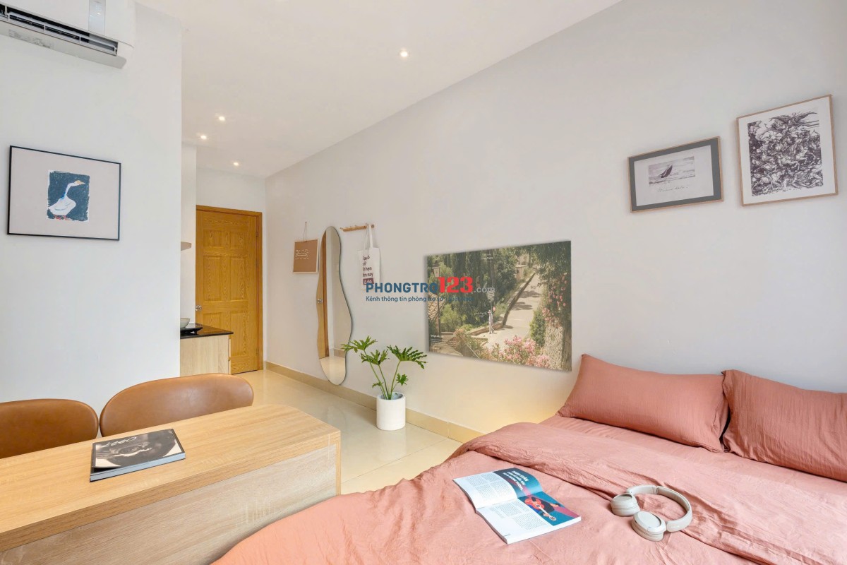 Phòng Ban Công Phú Nhuận khu Phan Xích Long, Full nội thất giáp Q1