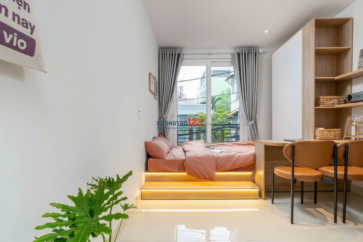 Phòng Ban Công Phú Nhuận khu Phan Xích Long, Full nội thất giáp Q1