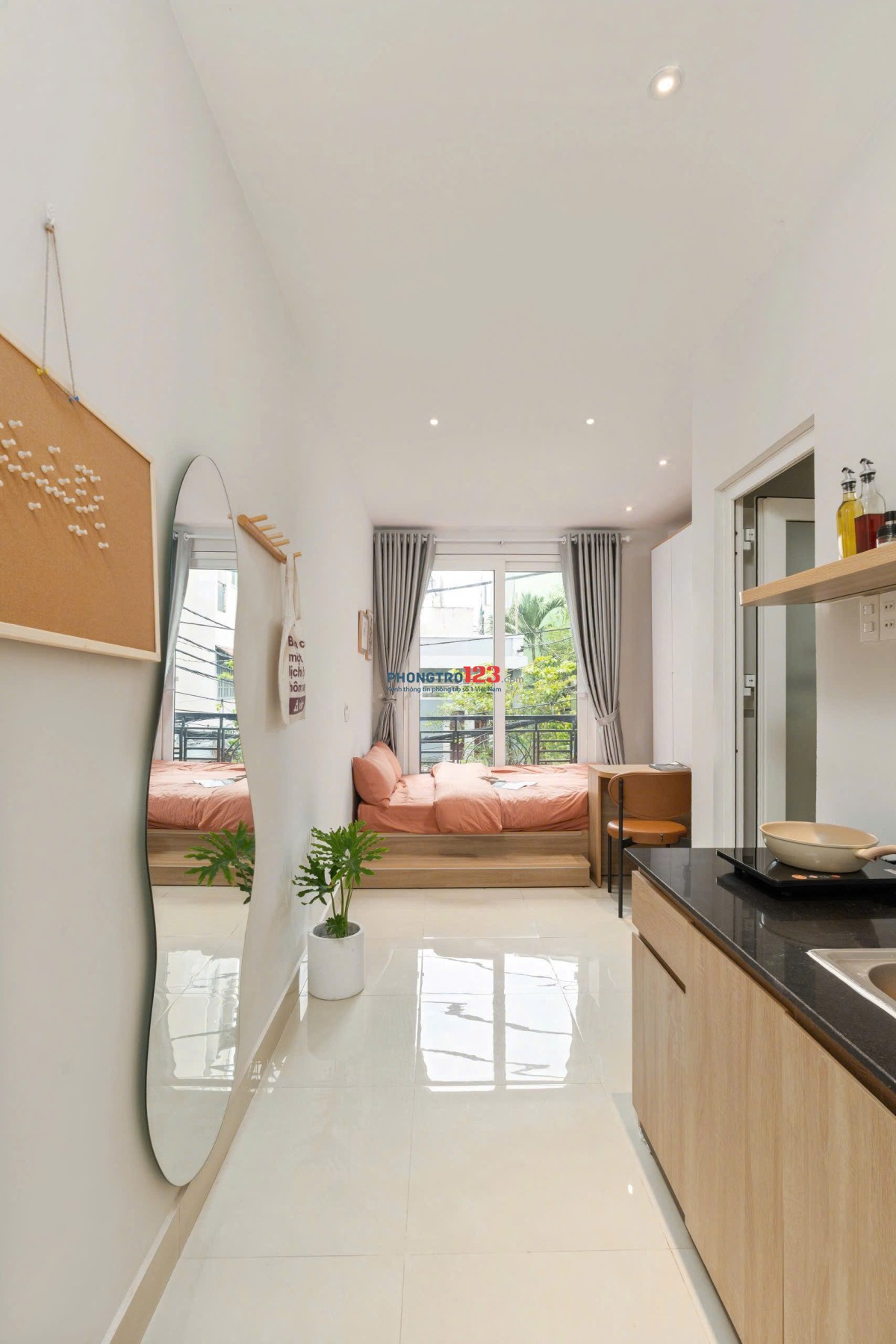 Phòng Ban Công Phú Nhuận khu Phan Xích Long, Full nội thất giáp Q1