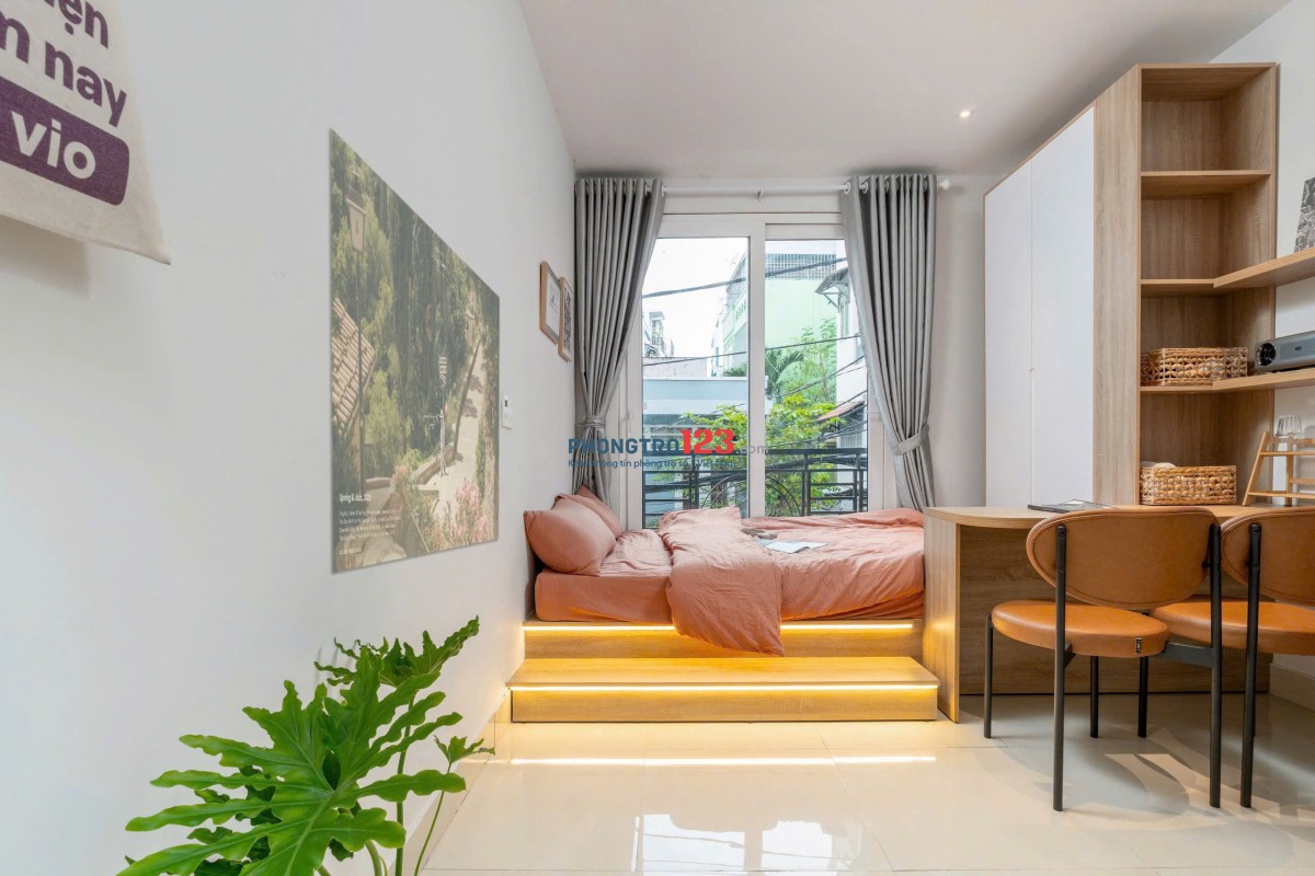 Phòng Ban Công Phú Nhuận khu Phan Xích Long, Full nội thất giáp Q1