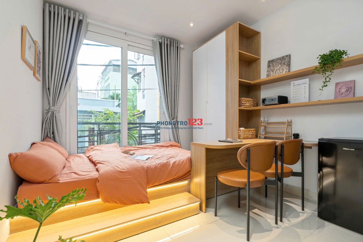 Phòng Ban Công Phú Nhuận khu Phan Xích Long, Full nội thất giáp Q1