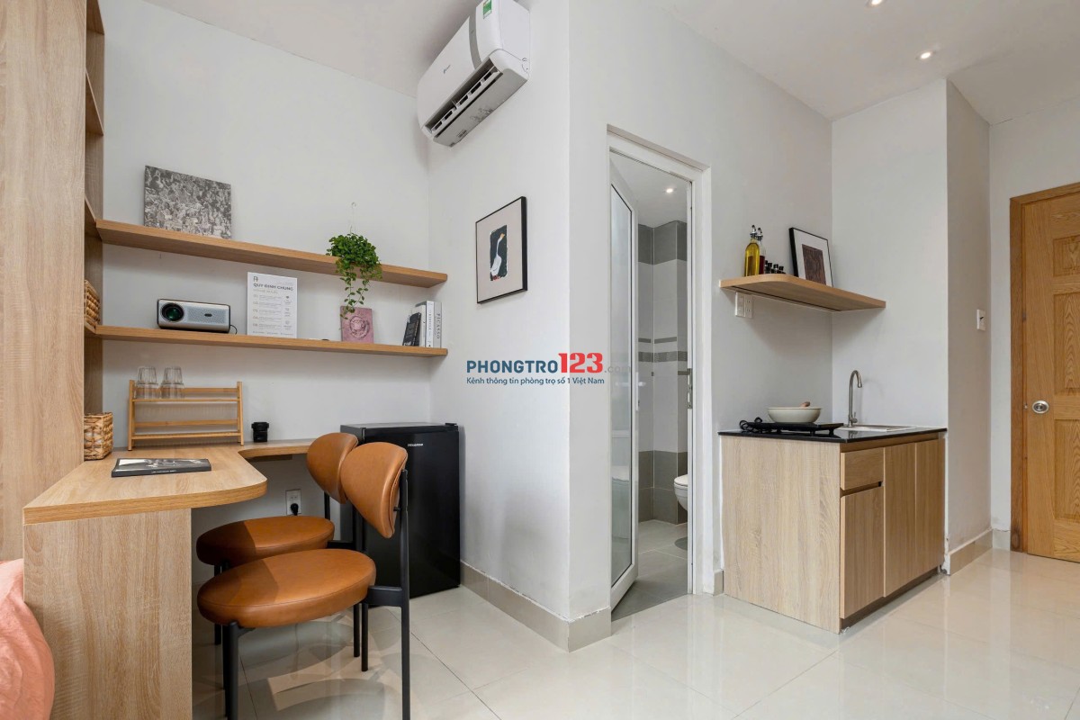 Phòng Ban Công Phú Nhuận khu Phan Xích Long, Full nội thất giáp Q1