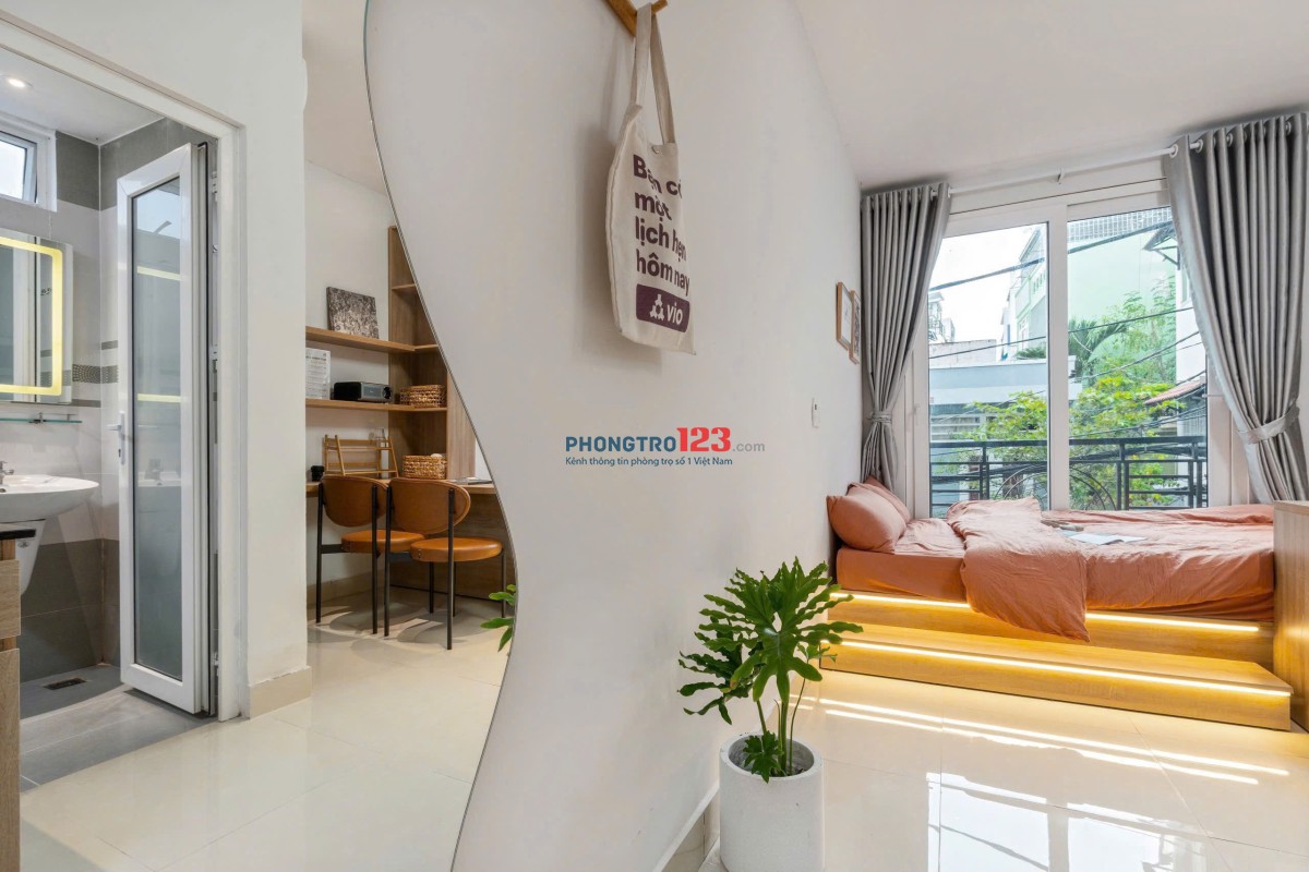 Phòng Ban Công Phú Nhuận khu Phan Xích Long, Full nội thất giáp Q1