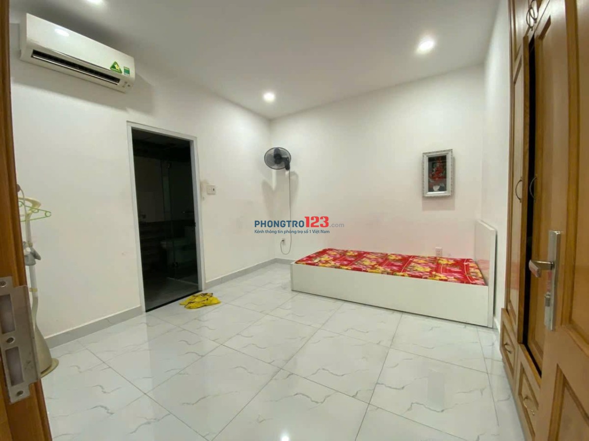 Căn 3p ngủ, C/c Phú Đạt - Ung Văn Khiêm, có nội thất giá 15tr5/th