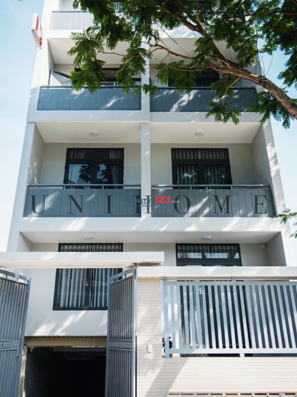 Phòng ban công rộng, đầy đủ nội thất khu Ven Sông cạnh đh RMIT & TDTU, khu Him Lam