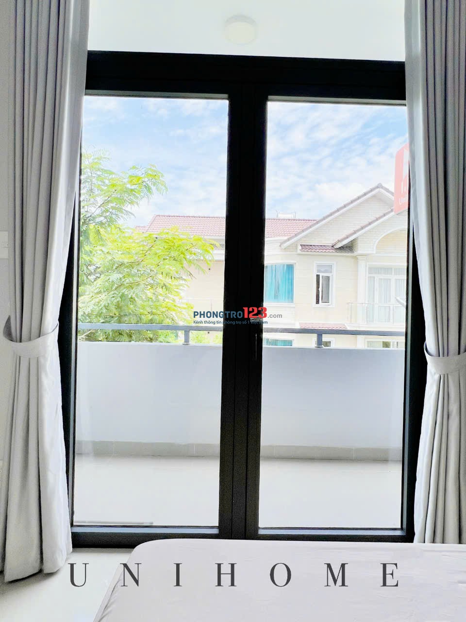 Phòng ban công rộng, đầy đủ nội thất khu Ven Sông cạnh đh RMIT & TDTU, khu Him Lam