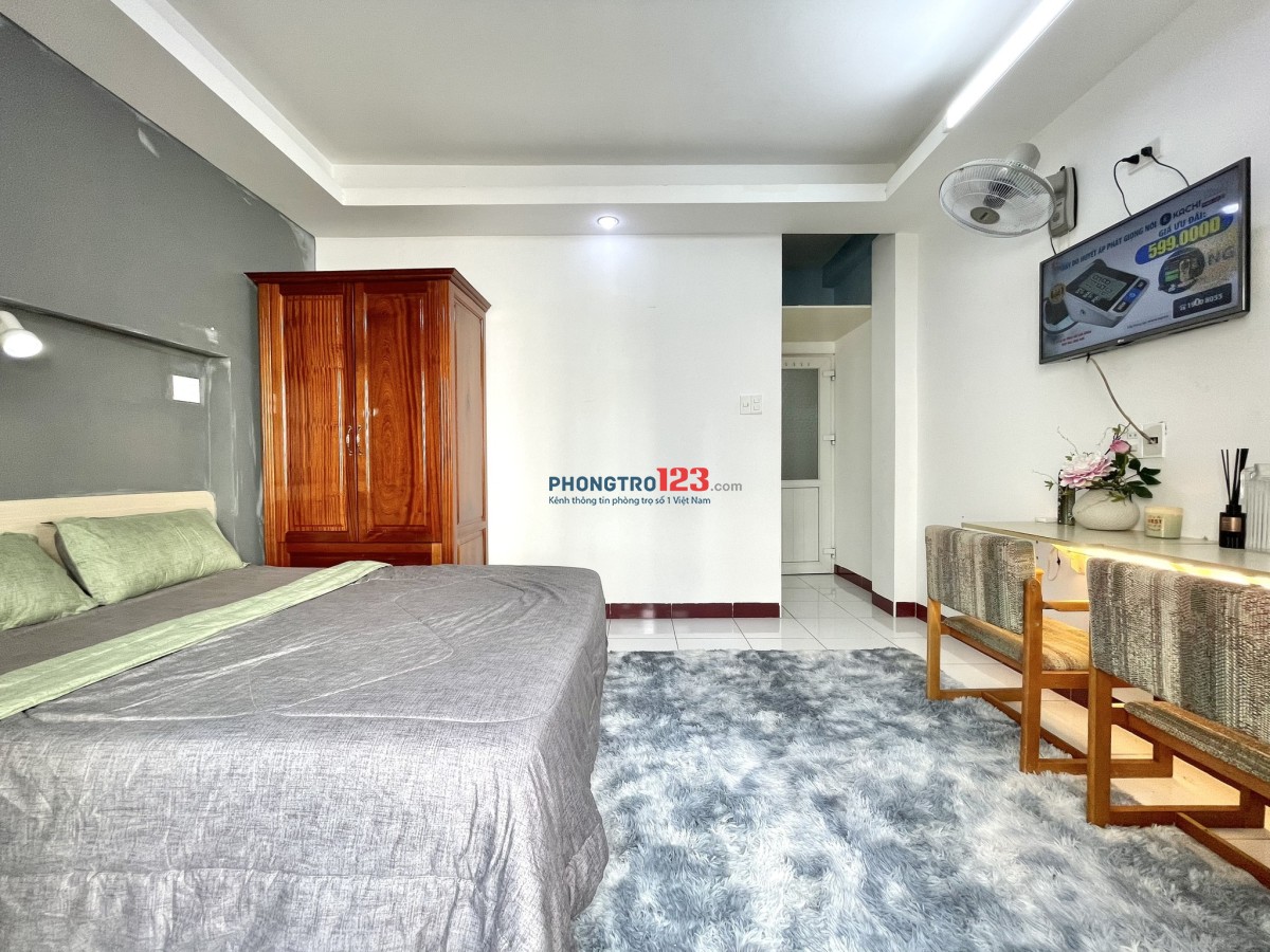 CĂN HỘ BAN CÔNG 2PN - BẾP RIÊNG FULL TIỆN NGHI NGAY CHỢ PHẠM VĂN HAI, CV HOÀNG VĂN THỤ