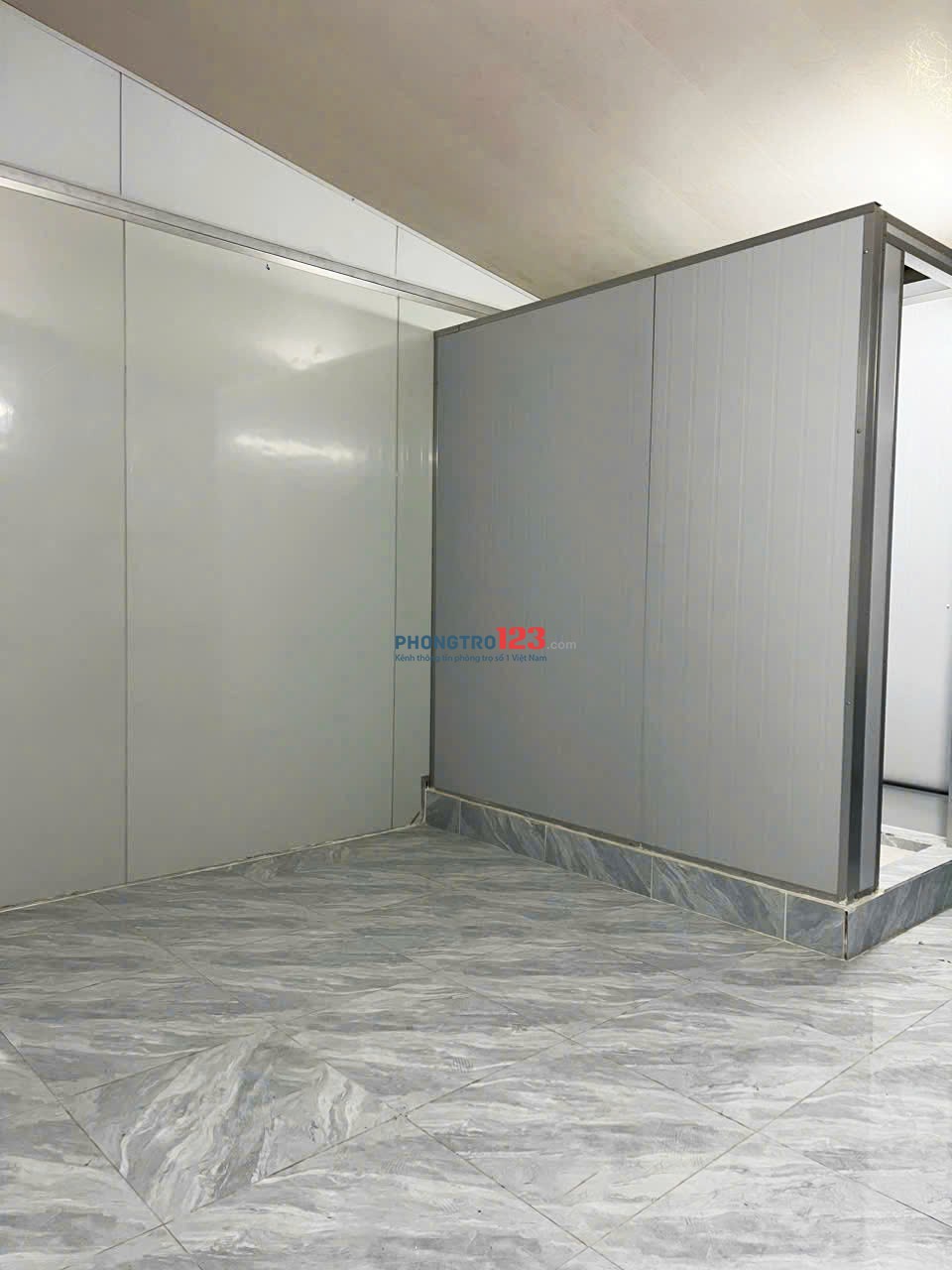 PHÒNG TRỌ GIÁ RẺ - RỘNG - GẦN CHỢ VÀ TRƯỜNG HỌC - CHỈ 1.800.000 ĐỒNG / PHÒNG