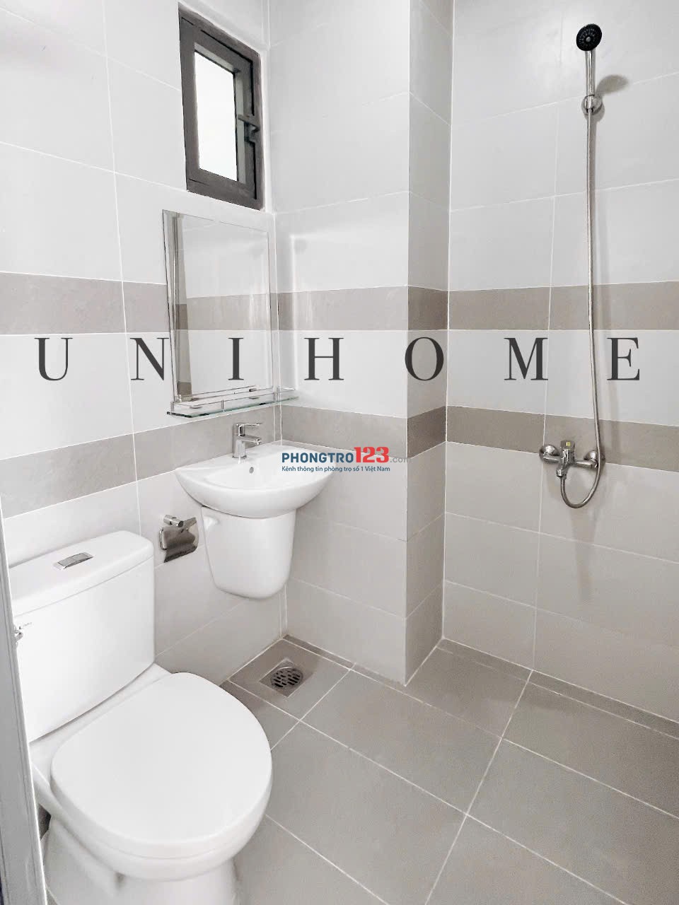 Phòng ban công rộng, đầy đủ nội thất khu Ven Sông cạnh đh RMIT & TDTU, khu Him Lam