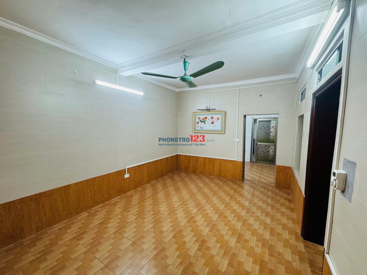 Cho thuê nhà riêng tầng 1 phố Khâm Thiên, giá 6 triệu diện tích 70m2