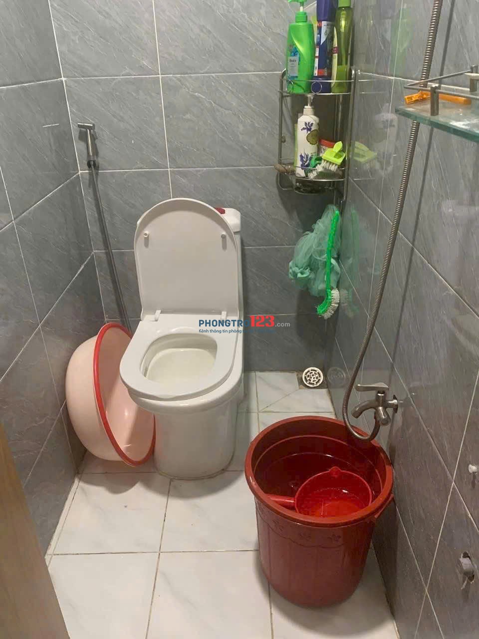 Cho thuê nhà riêng khu Nguyễn Hữu Cảnh, Nhà cấp 4, 2PN, 1WC, giá 9tr5/th.