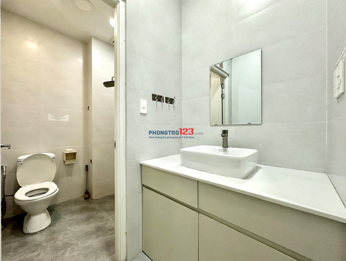 Cho thuê căn hộ full nội thất, rất rộng, thoáng mát 48m2 mặt tiền đường Lê Văn Quới