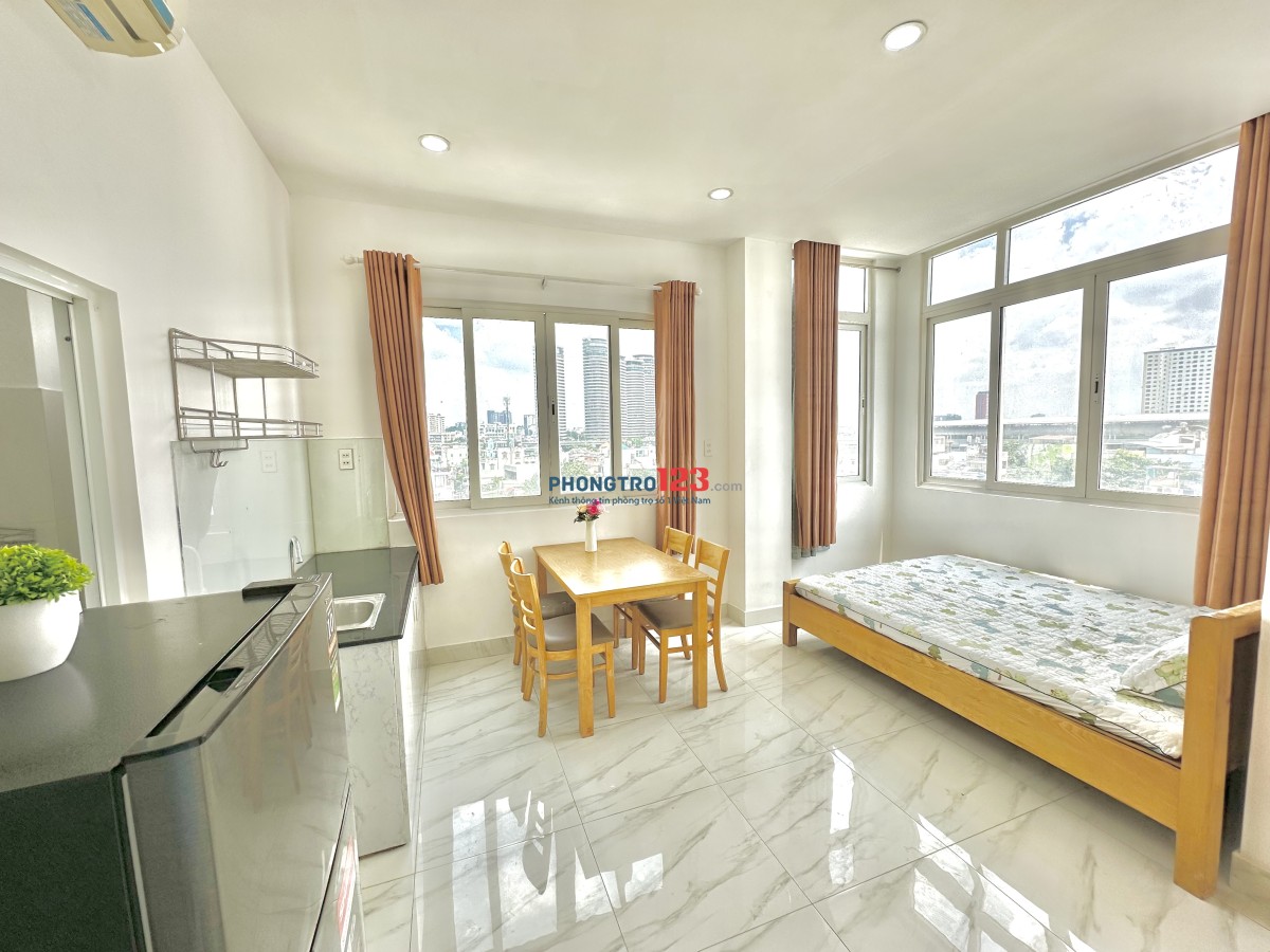 Phòng ban công thoáng Nguyễn Hữu Cảnh gần Vinhomes