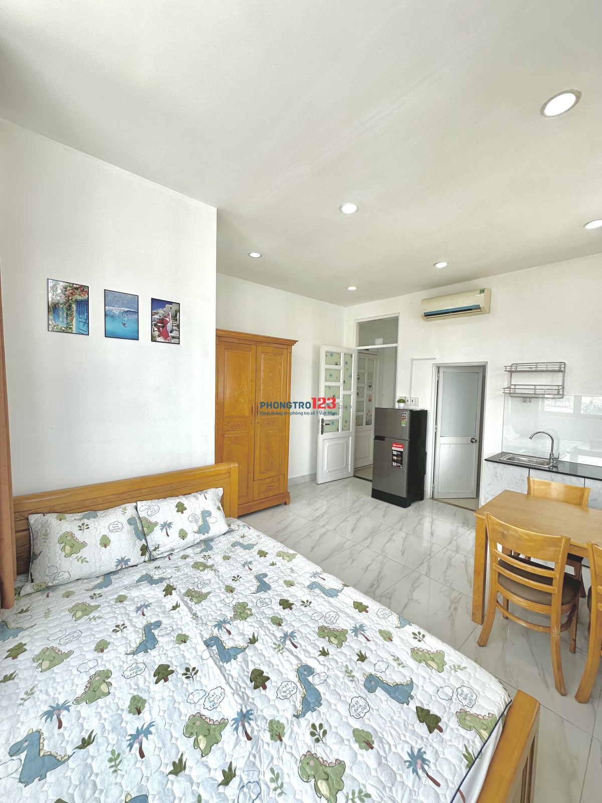 Phòng ban công thoáng Nguyễn Hữu Cảnh gần Vinhomes