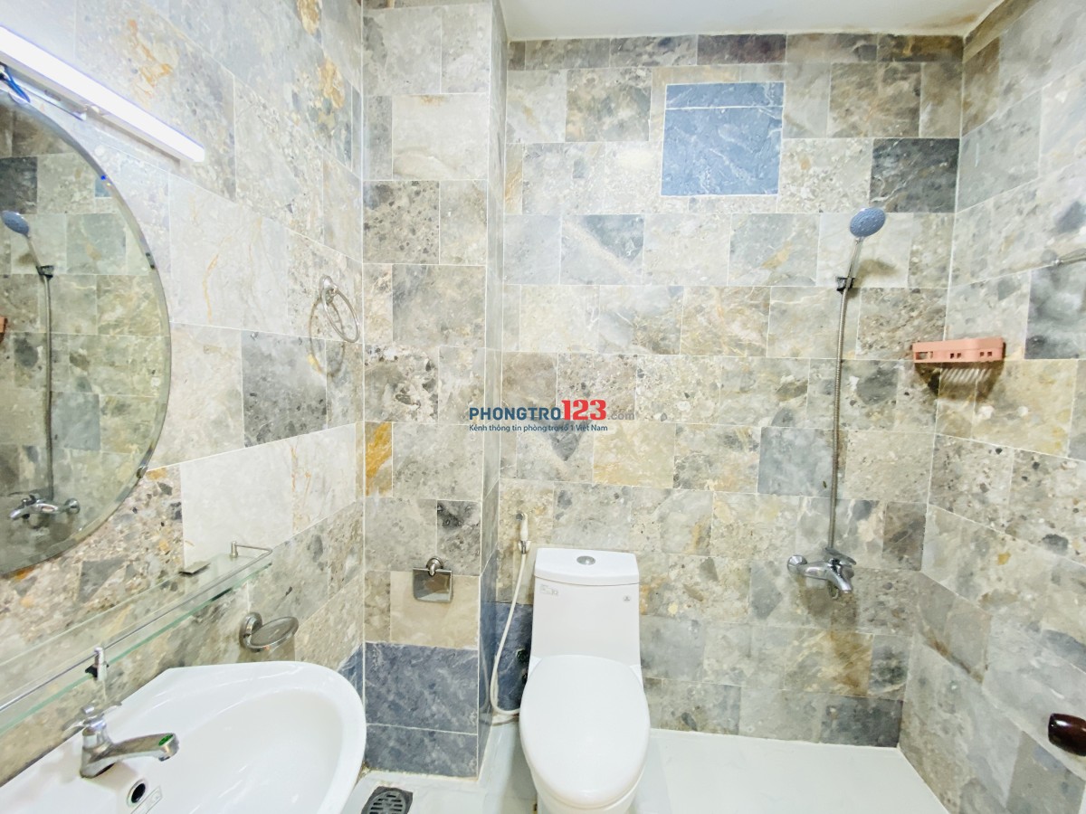 Phòng đầy đủ tiện nghi. ĐC: 18A/17. Gần Đài truyền hình và trường Khoa Học Xã Hội & Nhân Văn 150 mét