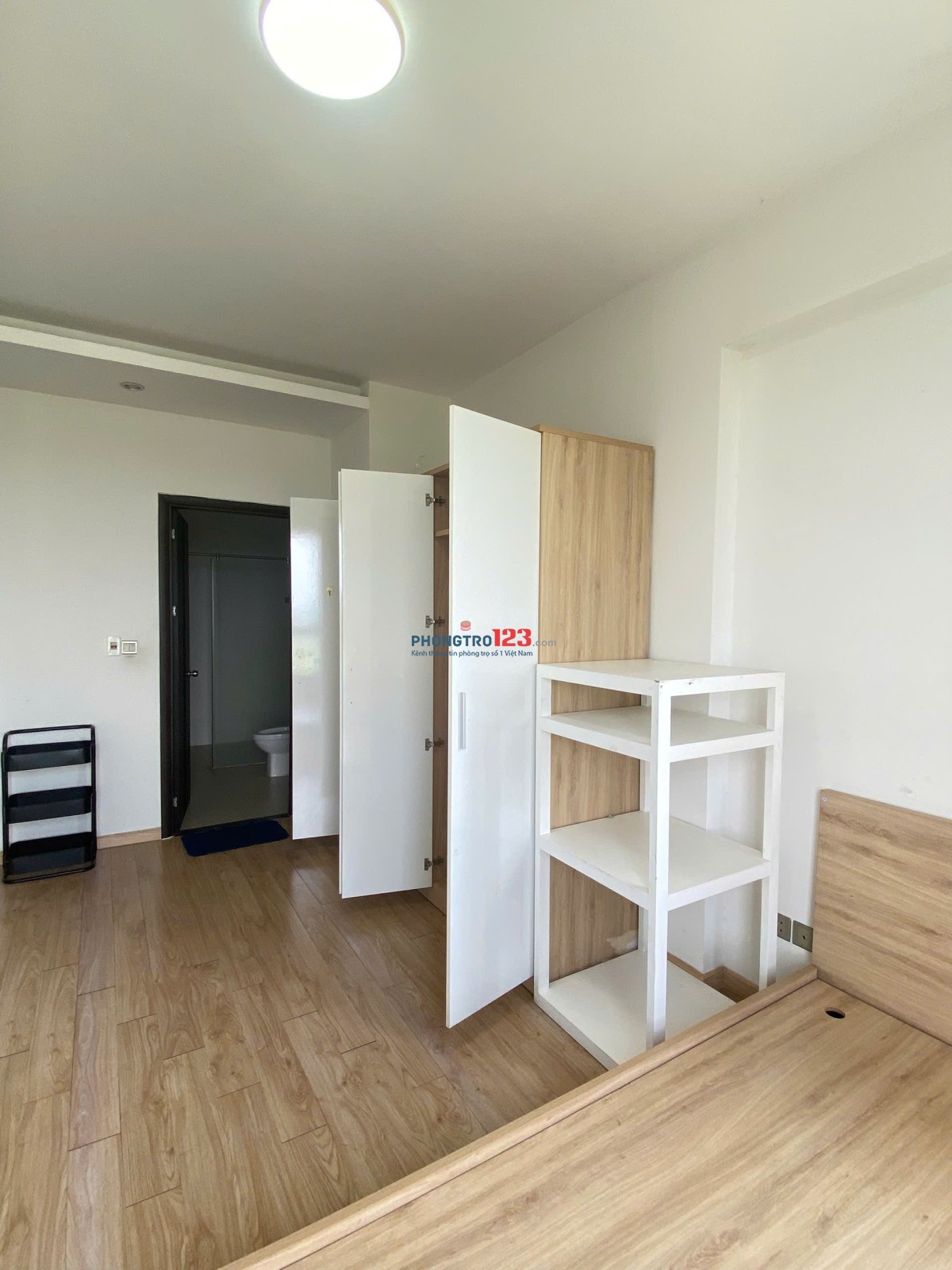 SHARE PHÒNG CHO THUÊ BLOCK A1 ERA TOWN ĐỨC KHẢI GIÁ 4,6TR 10/4 Ở ĐƯỢC