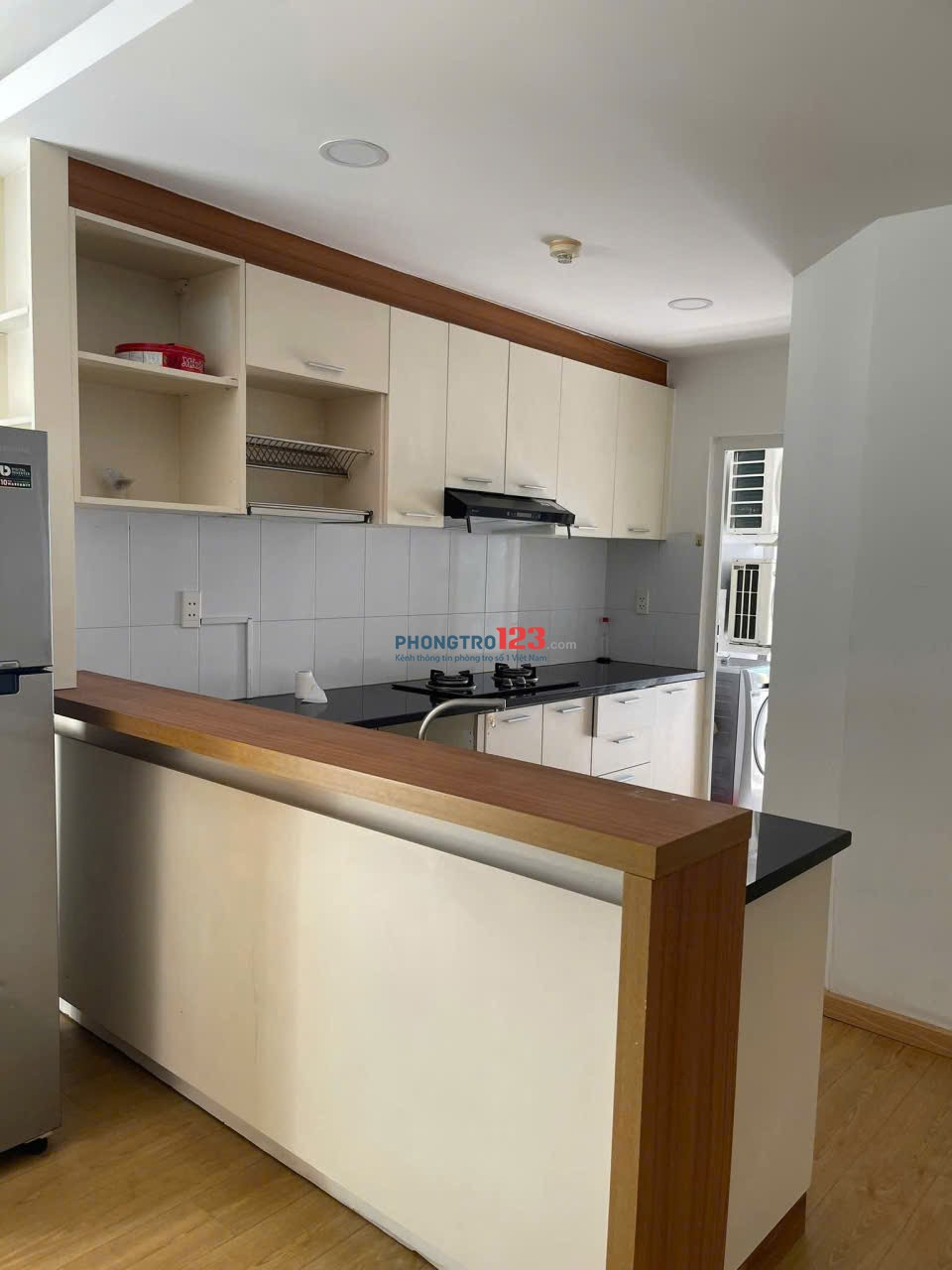 Chung cư 590 đường CMT8 căn hộ 2p ngủ,sẵn nội thất giá 11tr/th