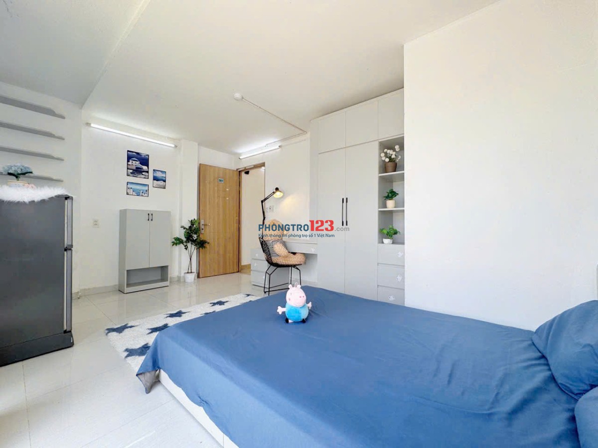 CHO THUÊ PHÒNG BAN CÔNG LỚN, FULL NỘI THẤT BÌNH THẠNH GẦN CHỢ BÀ CHIỂU, VẠN KIẾP, NHÀ THANG MÁY