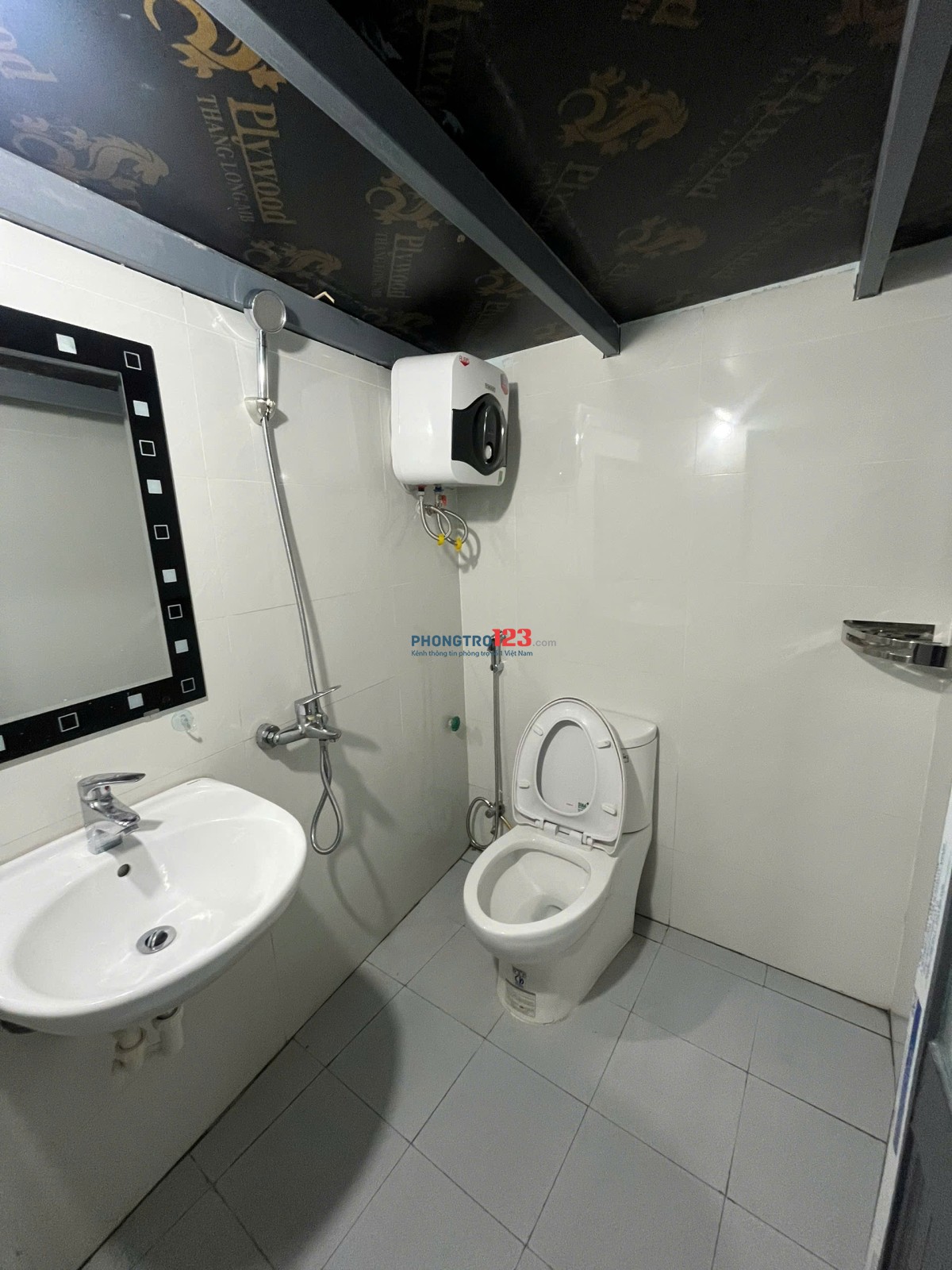 TRỌ TÔN ĐỨC THẮNG – LIÊN CHIỂU Địa chỉ: 505/1 Tôn Đức Thắng – Phòng số 20.Đầy đủ tiện nghi, có g