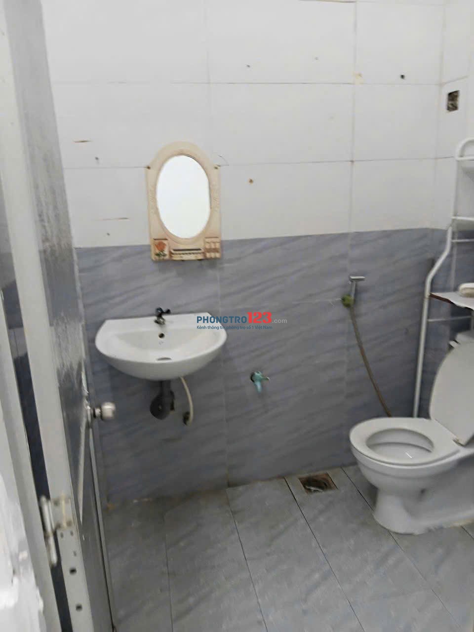 Cho thuê nhà Cấp 4, Nguyễn Hữu Cảnh, BT: 2p ngủ,4x15m, 9,5tr, Nhà sach