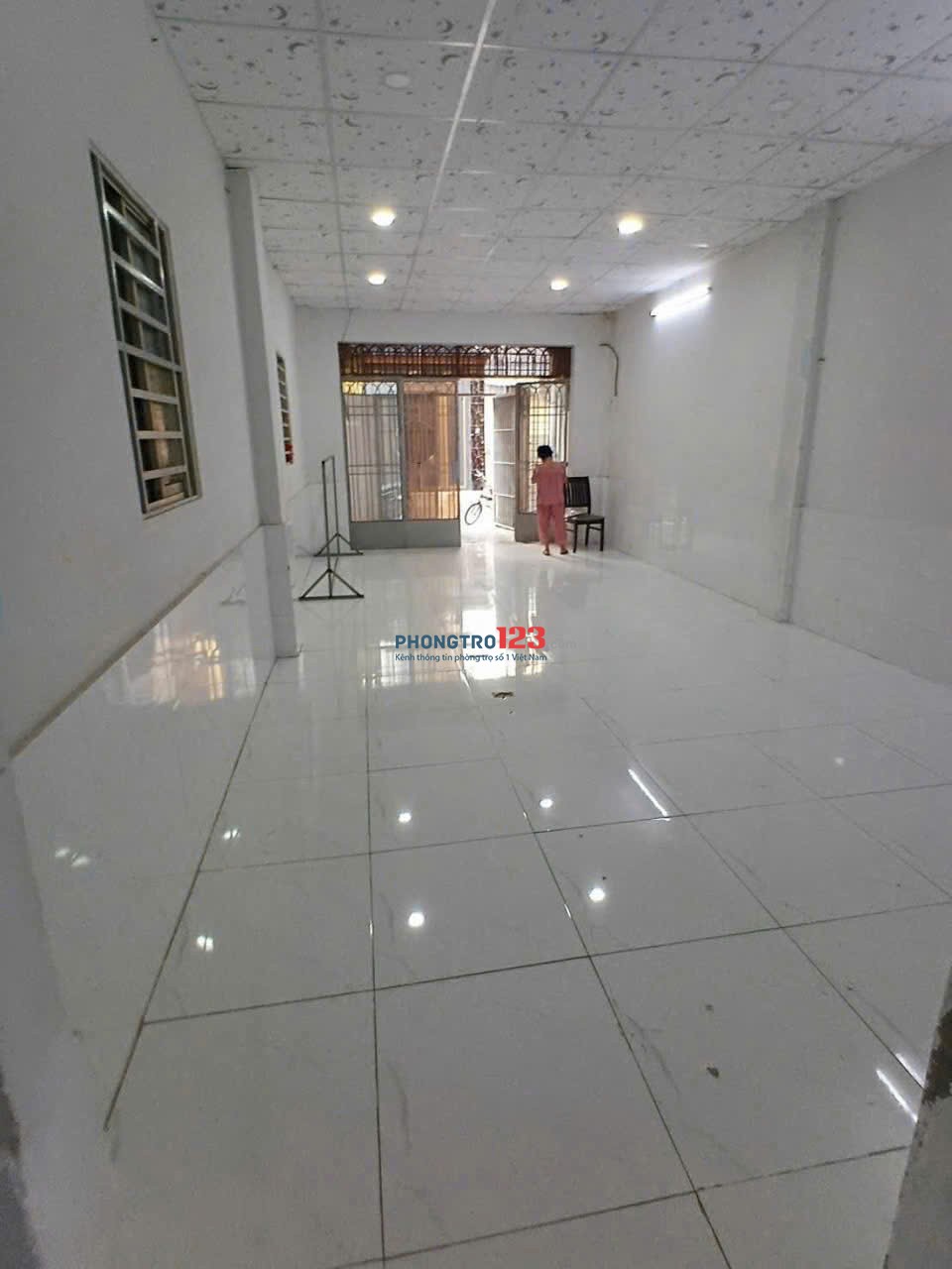 Cho thuê nhà Cấp 4, Nguyễn Hữu Cảnh, BT: 2p ngủ,4x15m, 9,5tr, Nhà sach